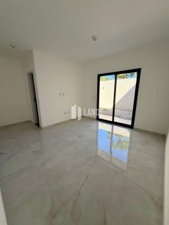 Excelente Casa plana com 3 suítes, 2 vagas e pé direito elevado no Édson Queiroz.