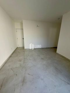 Excelente Casa plana com 3 suítes, 2 vagas e pé direito elevado no Édson Queiroz.