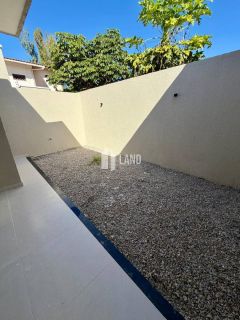 Excelente Casa plana com 3 suítes, 2 vagas e pé direito elevado no Édson Queiroz.