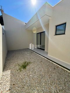 Excelente Casa plana com 3 suítes, 2 vagas e pé direito elevado no Édson Queiroz.