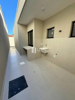 Excelente Casa plana com 3 suítes, 2 vagas e pé direito elevado no Édson Queiroz.