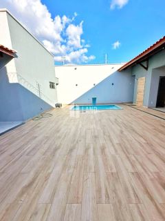 Casa com 3 quartos, sendo 1 suíte reversível e 1 suíte master no bairro Parque Piauí Timon
