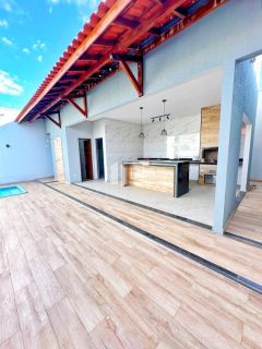 Casa com 3 quartos, sendo 1 suíte reversível e 1 suíte master no bairro Parque Piauí Timon