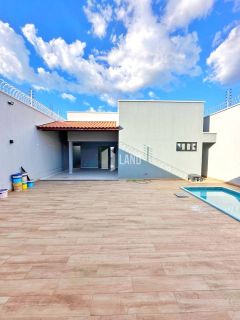 Casa com 3 quartos, sendo 1 suíte reversível e 1 suíte master no bairro Parque Piauí Timon