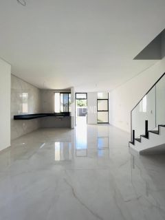 Casa pronta para orar com 3 quartos 3 suítes 2 vagas no bairro Coite em Eusébio