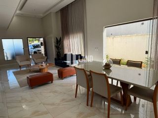 CASA PLANA DE ALTO PADRÃO A VENDA - PORTEIRA FECHADA - 226m² - POR R$ 1.500.000,00