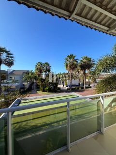 CASA DE ESQUINA ALTO PADRÃO COM 4 SUÍTES - CONDOMÍNIO MARBELLA