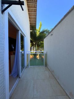 CASA DE ESQUINA ALTO PADRÃO COM 4 SUÍTES - CONDOMÍNIO MARBELLA