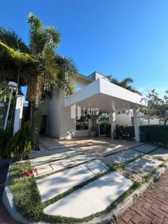 CASA DE ESQUINA ALTO PADRÃO COM 4 SUÍTES - CONDOMÍNIO MARBELLA