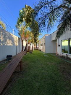 CASA DE ESQUINA ALTO PADRÃO COM 4 SUÍTES - CONDOMÍNIO MARBELLA