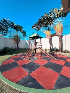 CASA DE ESQUINA ALTO PADRÃO COM 4 SUÍTES - CONDOMÍNIO MARBELLA