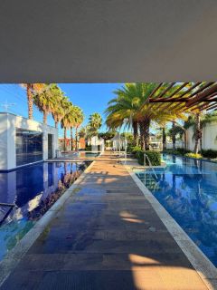 CASA DE ESQUINA ALTO PADRÃO COM 4 SUÍTES - CONDOMÍNIO MARBELLA