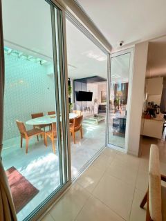 CASA DE ESQUINA ALTO PADRÃO COM 4 SUÍTES - CONDOMÍNIO MARBELLA