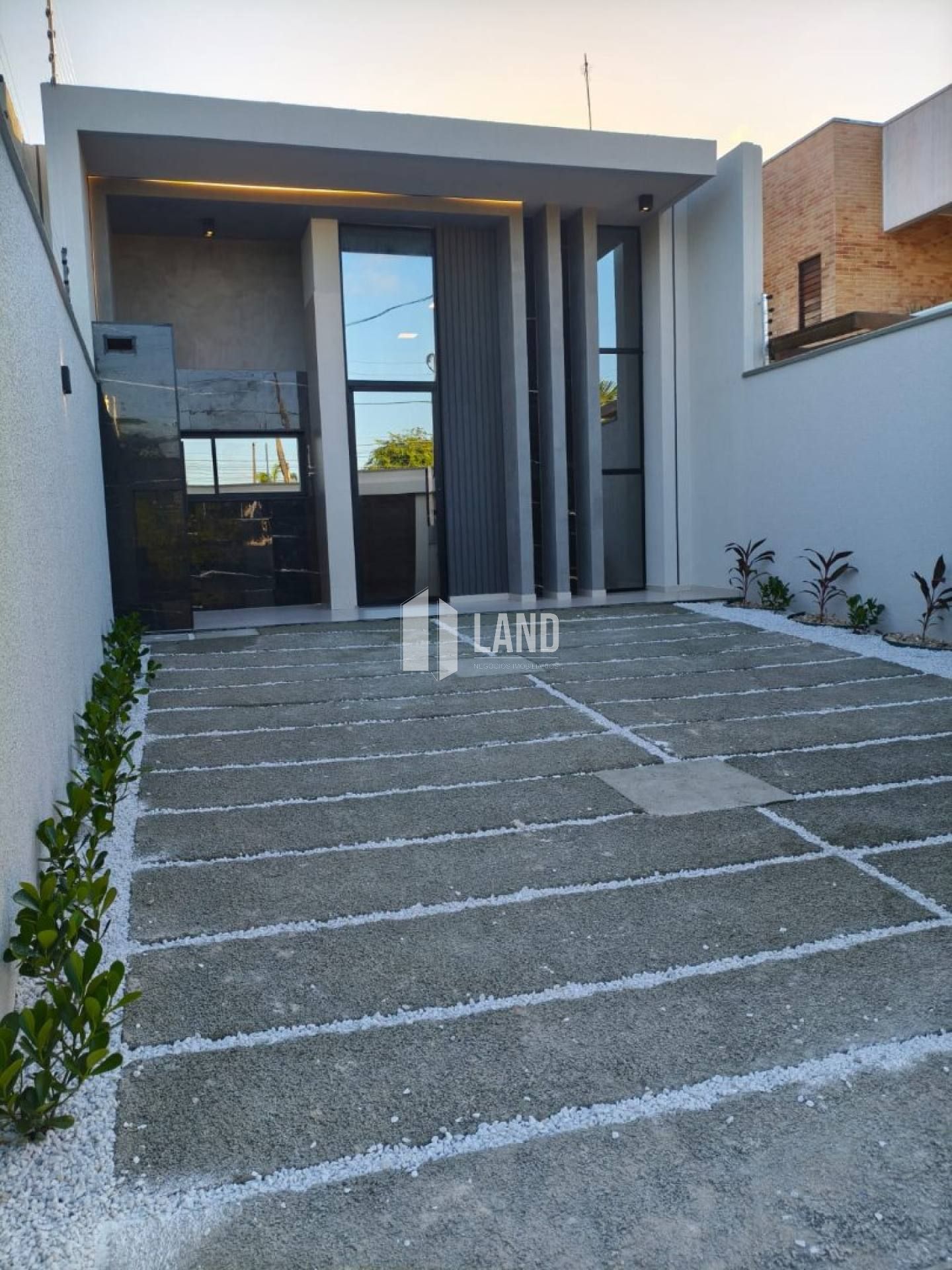 Casa Para Vender com 3 quartos 3 suítes no bairro Sapiranga em Fortaleza
