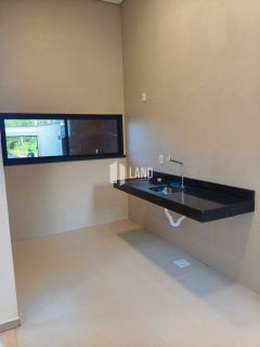Casa Para Vender com 3 quartos 3 suítes no bairro Sapiranga em Fortaleza