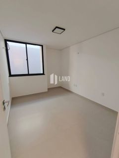 Casa Para Vender com 3 quartos 3 suítes no bairro Sapiranga em Fortaleza