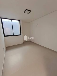 Casa Para Vender com 3 quartos 3 suítes no bairro Sapiranga em Fortaleza