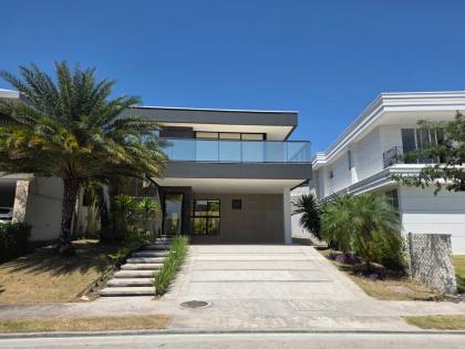 Casa Para Vender no AZUR com 4 Suítes + Escritório (ou Suíte no Térreo)