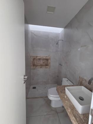 Casa Para Vender no AZUR com 4 Suítes + Escritório (ou Suíte no Térreo)