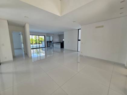 Casa Para Vender no AZUR com 4 Suítes + Escritório (ou Suíte no Térreo)