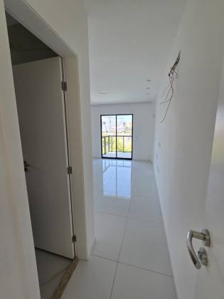 Casa Para Vender no AZUR com 4 Suítes + Escritório (ou Suíte no Térreo)