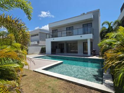 Casa Para Vender no AZUR com 4 Suítes + Escritório (ou Suíte no Térreo)