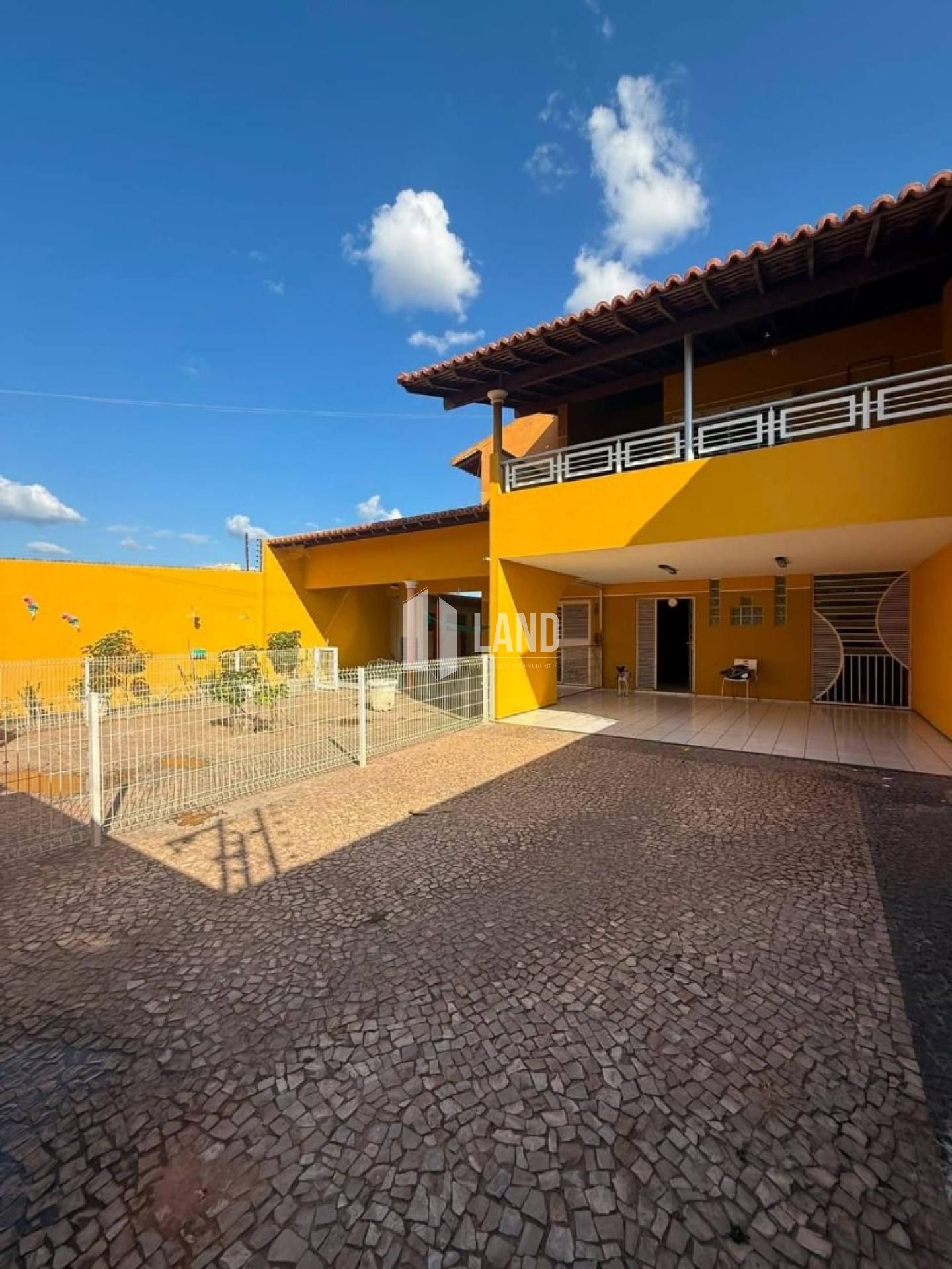 *CASA DUPLEX À VENDA | SANTA ISABEL | 272 m² DE ÁREA CONSTRUÍDA | R$ 750.000,00*