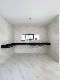 CASA PLANA 3 SUÍTES E 3 VAGAS DE GARAGEM - LAGOA REDONDA