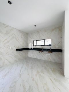 CASA PLANA 3 SUÍTES E 3 VAGAS DE GARAGEM - LAGOA REDONDA