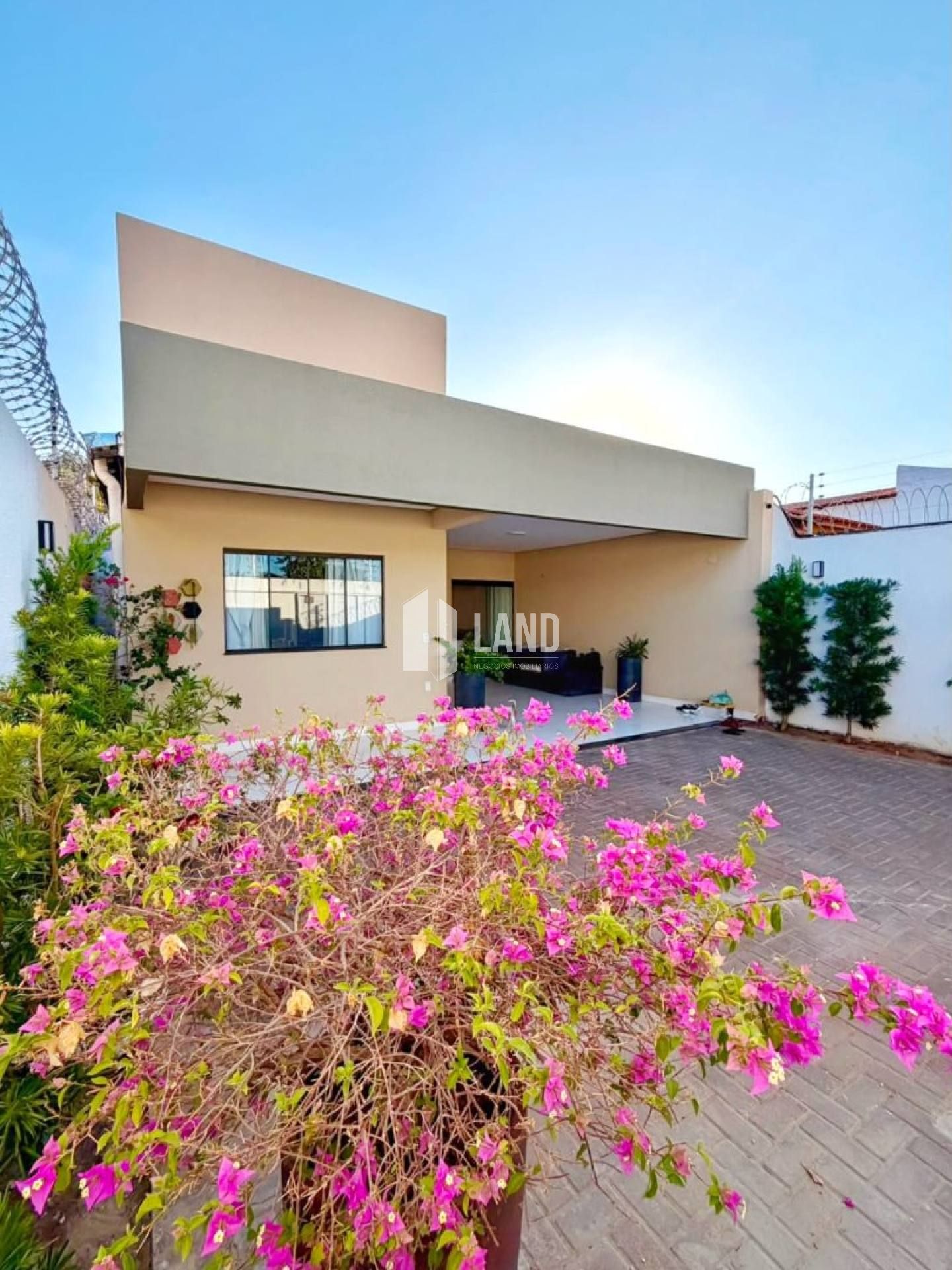 Casa em Timon com 5 quartos, sendo 4 suítes.