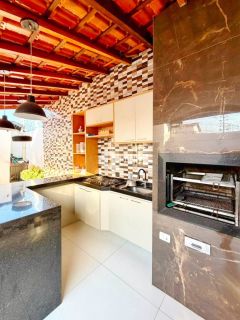 Casa em Timon com 5 quartos, sendo 4 suítes.
