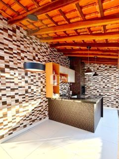Casa em Timon com 5 quartos, sendo 4 suítes.
