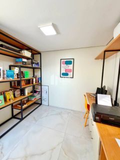 Casa em Timon com 5 quartos, sendo 4 suítes.