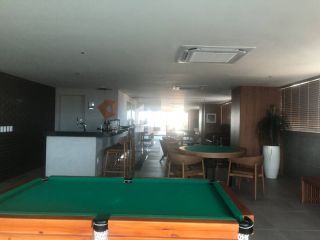 Apartamento alto padrão (novo) para alugar (primeiro aluguel) com 2 suítes, banheiro social, móveis fixos projetados, 1 vaga, lazer completo, rooftop com vista mar, 53m2 - R$ 5.300 (aluguel) + R$ 700 (condomínio) + R$ 300 (IPTU) - Mucuripe - Fortaleza/Ce