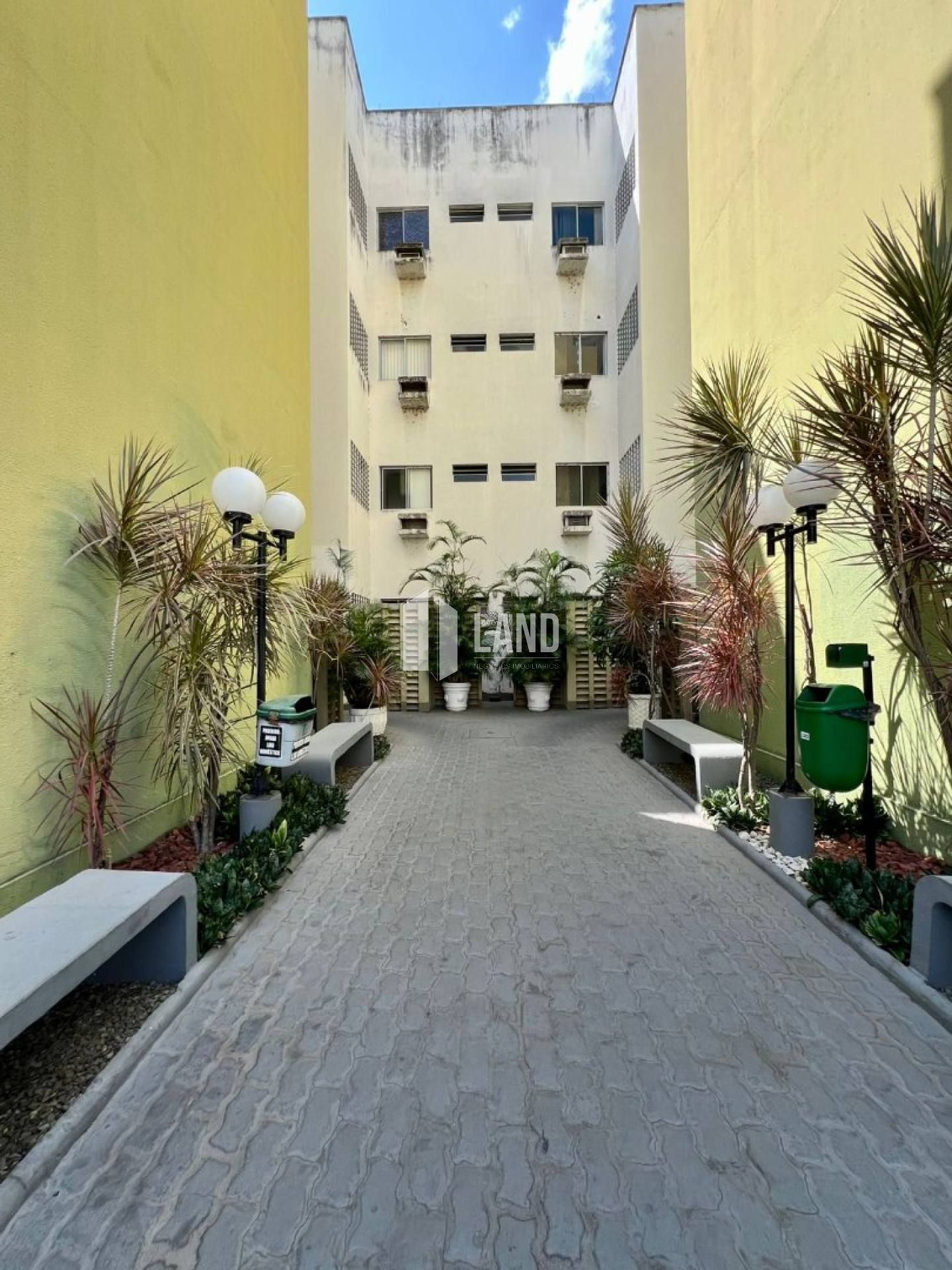 Apartamento térreo à venda no Bairro dos Noivos