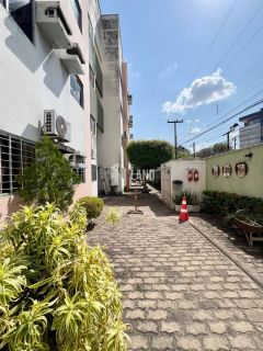 Apartamento térreo à venda no Bairro dos Noivos