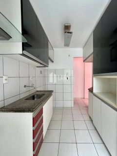 Apartamento térreo à venda no Bairro dos Noivos