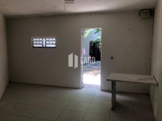 Casa Duplex para fins comerciais para vender no bairro Engenheiro Luciano Cavalcante, em frente ao Ministério Público e a UNIMED infantil, com 7 cômodos, 7 banheiros, 1 copa, 6 vagas - 134m² (área construída) - 230m² (terreno) - R$ 735.000 - Fortaleza/CE