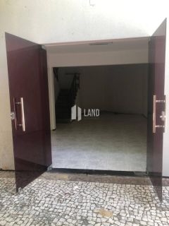 Casa Duplex para fins comerciais para vender no bairro Engenheiro Luciano Cavalcante, em frente ao Ministério Público e a UNIMED infantil, com 7 cômodos, 7 banheiros, 1 copa, 6 vagas - 134m² (área construída) - 230m² (terreno) - R$ 735.000 - Fortaleza/CE