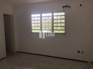 Casa Duplex para fins comerciais para vender no bairro Engenheiro Luciano Cavalcante, em frente ao Ministério Público e a UNIMED infantil, com 7 cômodos, 7 banheiros, 1 copa, 6 vagas - 134m² (área construída) - 230m² (terreno) - R$ 735.000 - Fortaleza/CE
