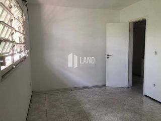 Casa Duplex para fins comerciais para vender no bairro Engenheiro Luciano Cavalcante, em frente ao Ministério Público e a UNIMED infantil, com 7 cômodos, 7 banheiros, 1 copa, 6 vagas - 134m² (área construída) - 230m² (terreno) - R$ 735.000 - Fortaleza/CE