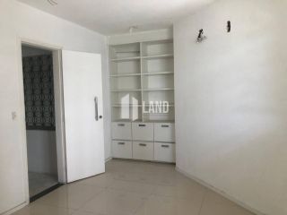 Casa Duplex para fins comerciais para vender no bairro Engenheiro Luciano Cavalcante, em frente ao Ministério Público e a UNIMED infantil, com 7 cômodos, 7 banheiros, 1 copa, 6 vagas - 134m² (área construída) - 230m² (terreno) - R$ 735.000 - Fortaleza/CE
