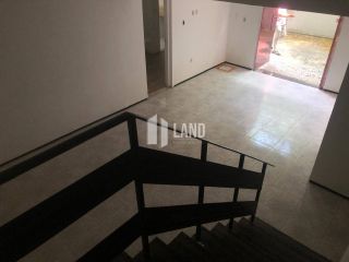 Casa Duplex para fins comerciais para vender no bairro Engenheiro Luciano Cavalcante, em frente ao Ministério Público e a UNIMED infantil, com 7 cômodos, 7 banheiros, 1 copa, 6 vagas - 134m² (área construída) - 230m² (terreno) - R$ 735.000 - Fortaleza/CE
