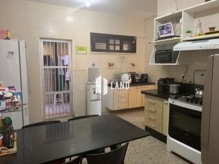 Casa Comercial por R$ 990.000,00