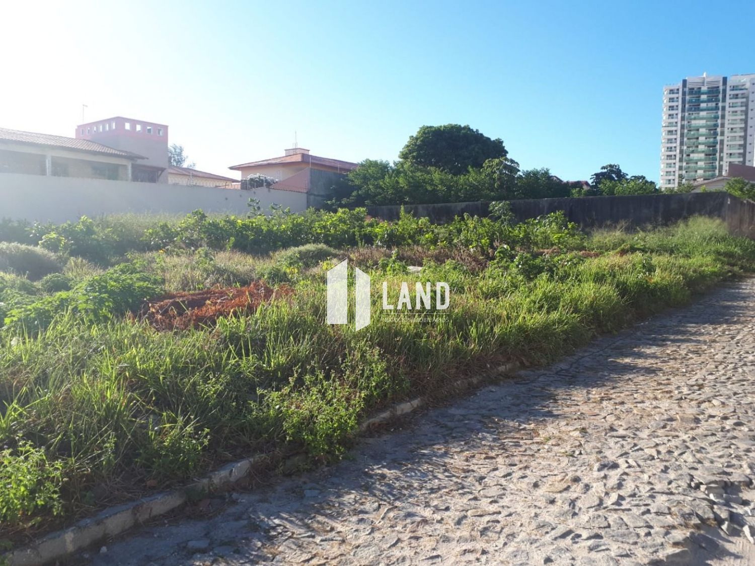 TERRRENO  DE ESQUINA