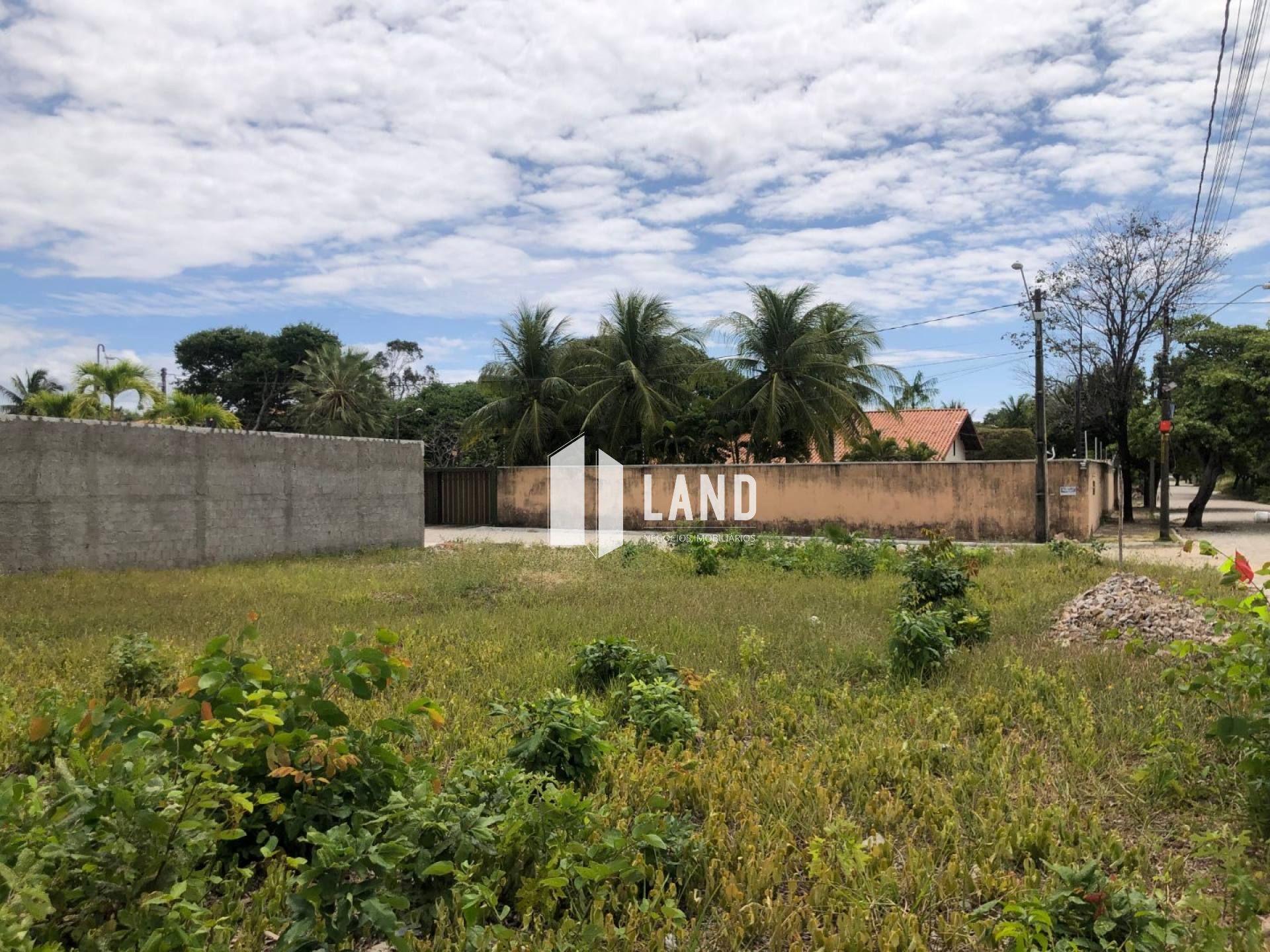 TERRENO (16,5 x 30) de esquina, a poucos metros da Lagoa da Precabura e da Rua Sorocaba, próximo a Av. Maestro Lisboa e a CE 010 a venda, com uma área de 495 m² por R$ 179.000, Precabura - Eusébio/CE