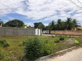TERRENO (16,5 x 30) de esquina, a poucos metros da Lagoa da Precabura e da Rua Sorocaba, próximo a Av. Maestro Lisboa e a CE 010 a venda, com uma área de 495 m² por R$ 179.000, Precabura - Eusébio/CE