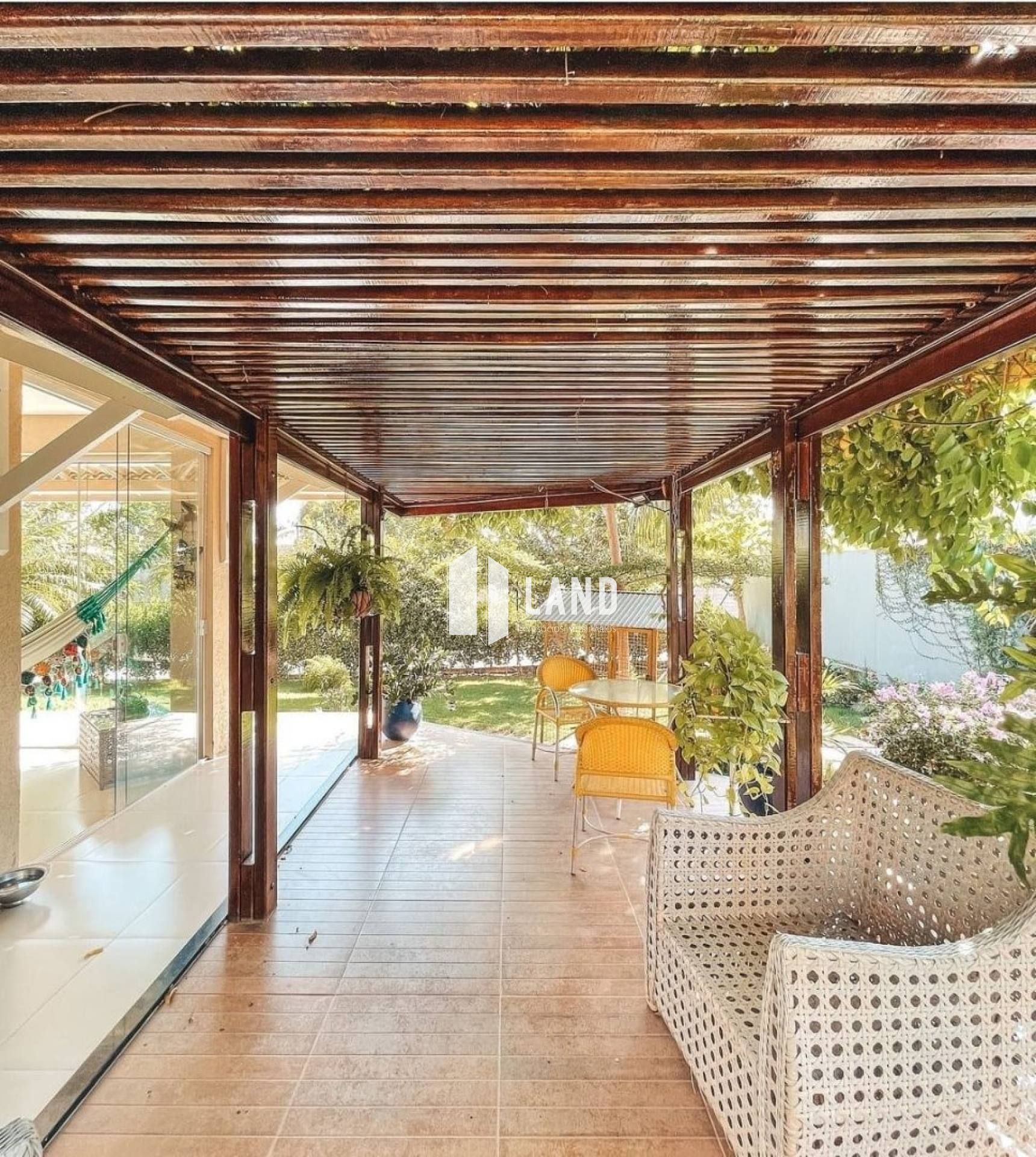 Linda casa porteira fechada nos Jardins Ibiza!