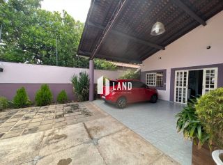 Casa de 03 quartos sendo 02 suites, piscina,  dependência de empregada, 05 vagas de garagem