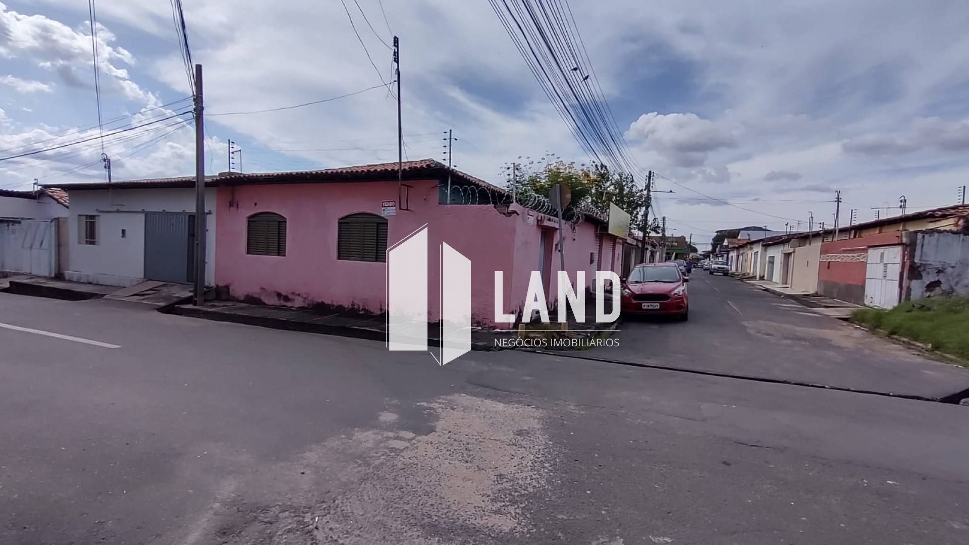 Casa de Esquina no Parque Piauí - Próximo ao Supermercado Ferreira